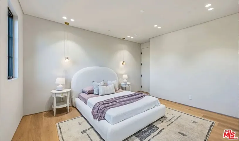 4900 Valjean Avenue, Los Angeles, California 91436