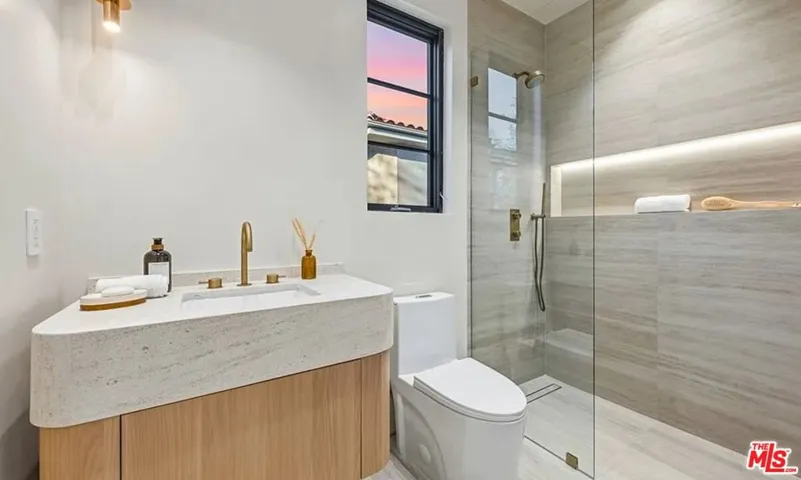 4900 Valjean Avenue, Los Angeles, California 91436