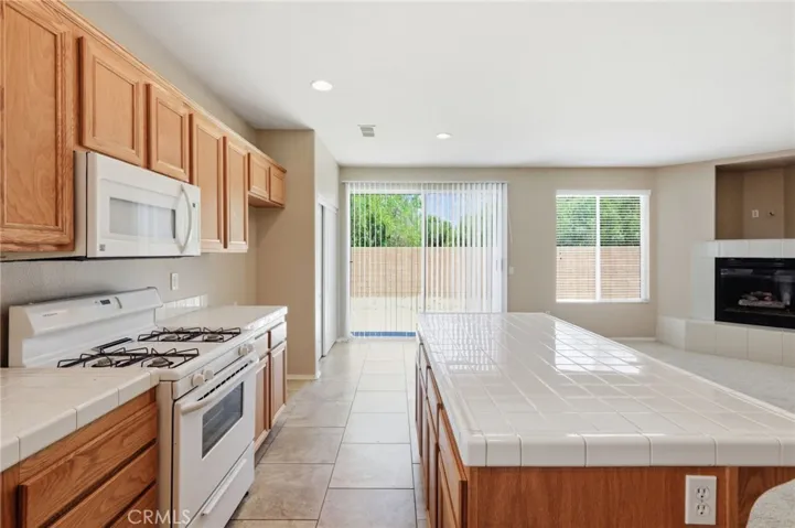231 Spinnaker, San Jacinto, California 92583