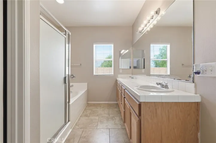 231 Spinnaker, San Jacinto, California 92583