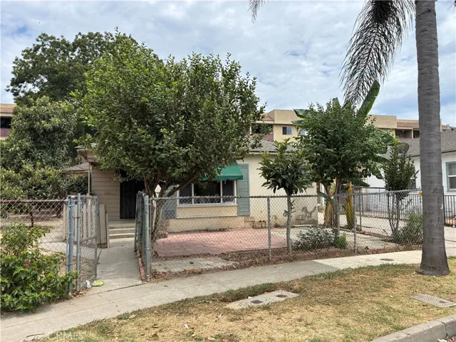 1529 N Van Ness, Santa Ana, California 92706