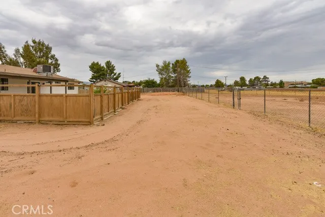 15620 Comanche Road, Apple Valley, California 92307