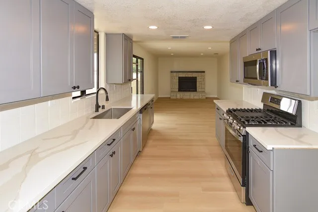 15620 Comanche Road, Apple Valley, California 92307