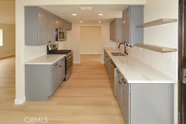 15620 Comanche Road, Apple Valley, California 92307