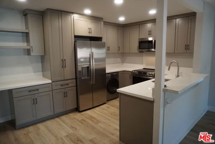 1300 Saratoga Avenue 2009, Ventura, California 93003