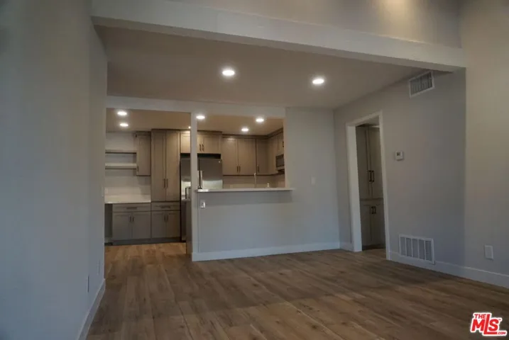 1300 Saratoga Avenue 2009, Ventura, California 93003