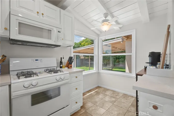 20310 Londelius, Winnetka, California 91306