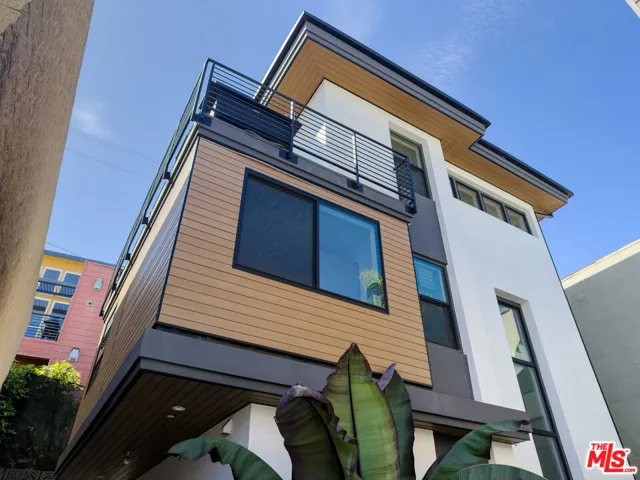 13354 Beach Avenue, Marina Del Rey, California 90292