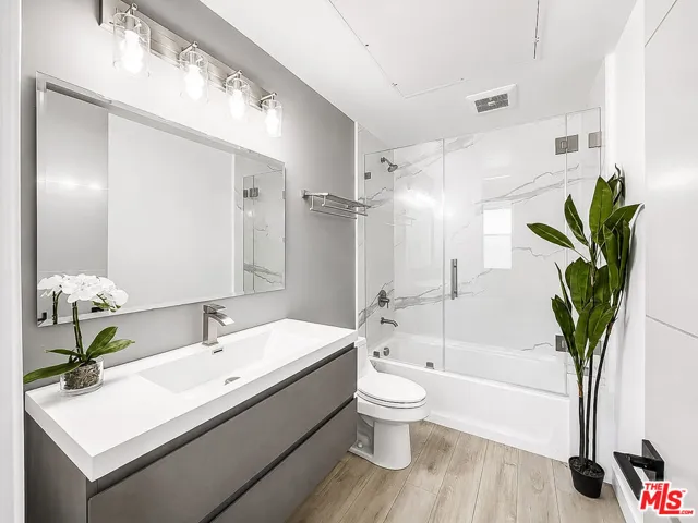13354 Beach Avenue, Marina Del Rey, California 90292