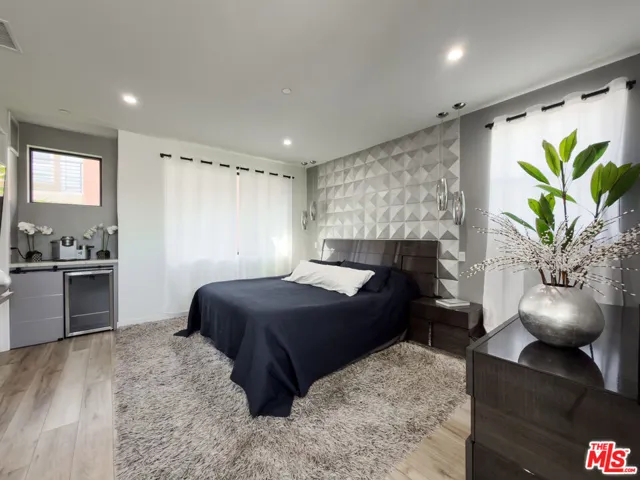 13354 Beach Avenue, Marina Del Rey, California 90292
