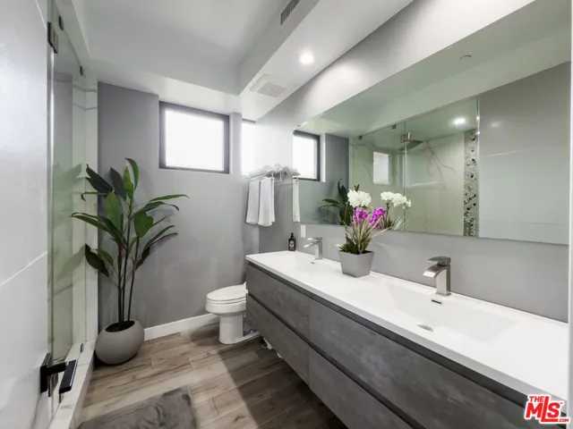 13354 Beach Avenue, Marina Del Rey, California 90292
