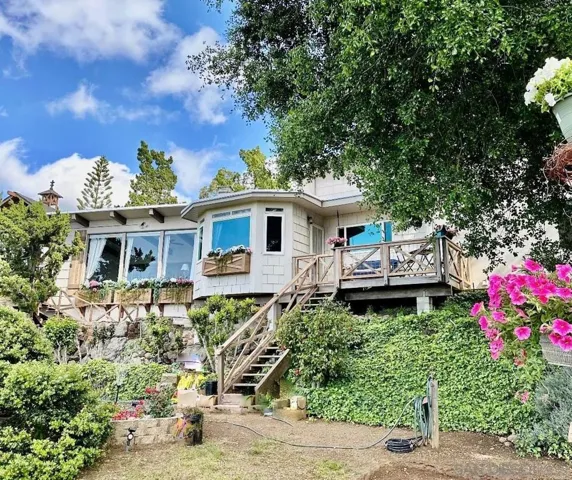720 Sky Mountain Lane, Alpine, California 91901
