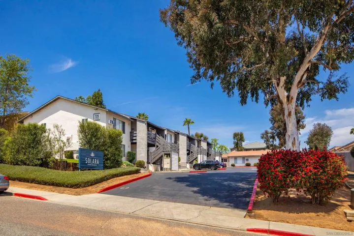 725 Alturas Lane, Fallbrook, California 92028