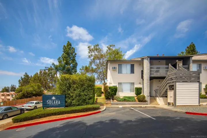 725 Alturas Lane, Fallbrook, California 92028