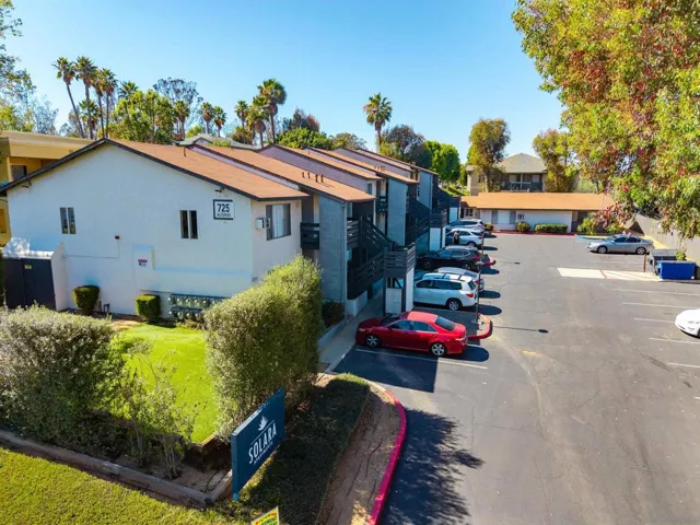 725 Alturas Lane, Fallbrook, California 92028
