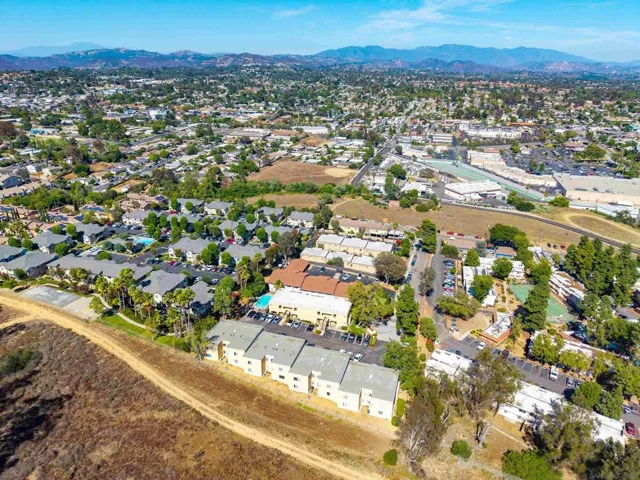 725 Alturas Lane, Fallbrook, California 92028