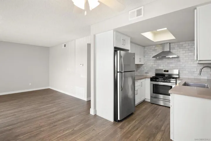 725 Alturas Lane, Fallbrook, California 92028
