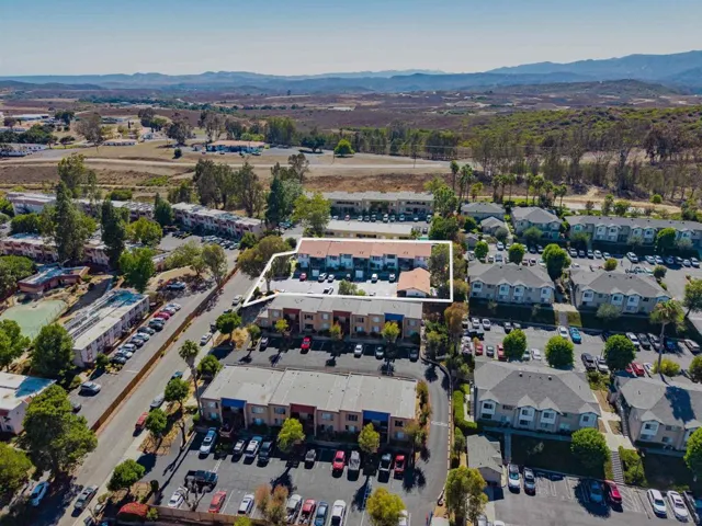 725 Alturas Lane, Fallbrook, California 92028