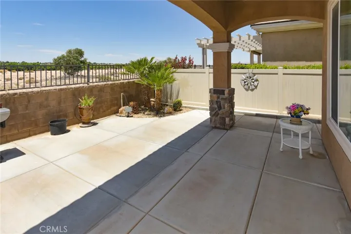 10404 Darby Road, Apple Valley, California 92308