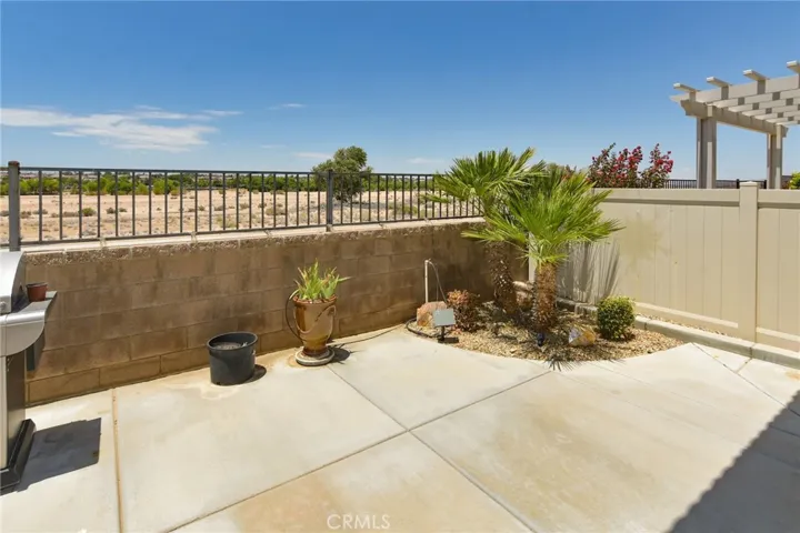 10404 Darby Road, Apple Valley, California 92308