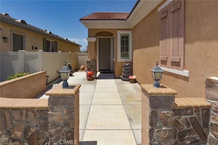10404 Darby Road, Apple Valley, California 92308