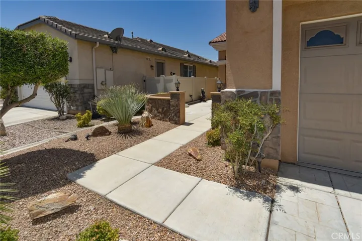 10404 Darby Road, Apple Valley, California 92308