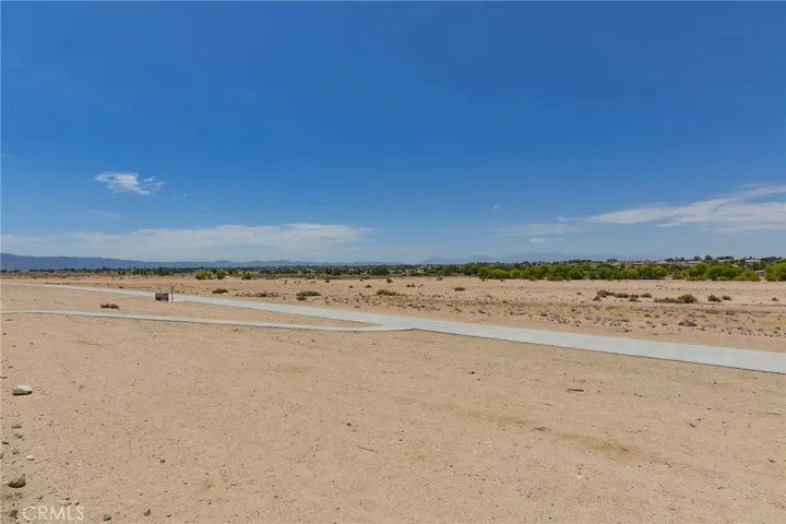 10404 Darby Road, Apple Valley, California 92308
