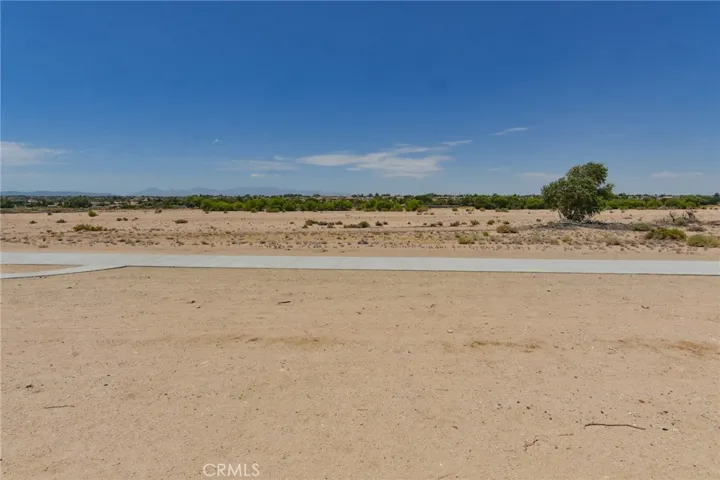 10404 Darby Road, Apple Valley, California 92308
