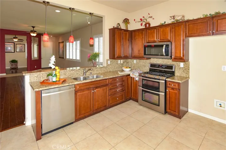 10404 Darby Road, Apple Valley, California 92308