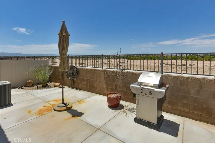 10404 Darby Road, Apple Valley, California 92308