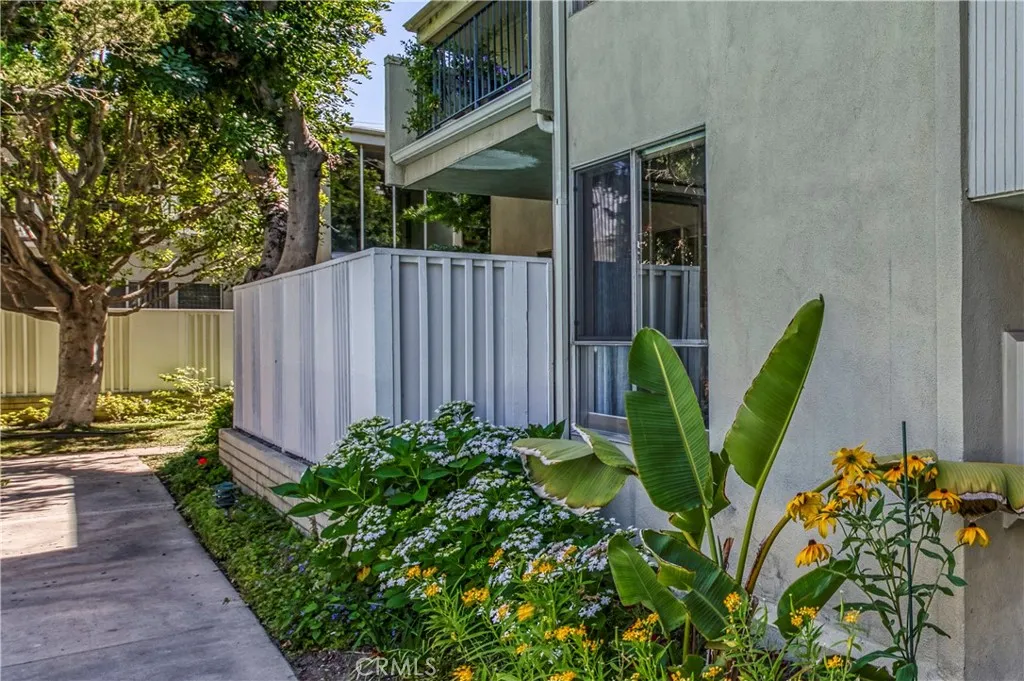 4353 Colfax Avenue 13, Studio City, California 91604 — photo 4
