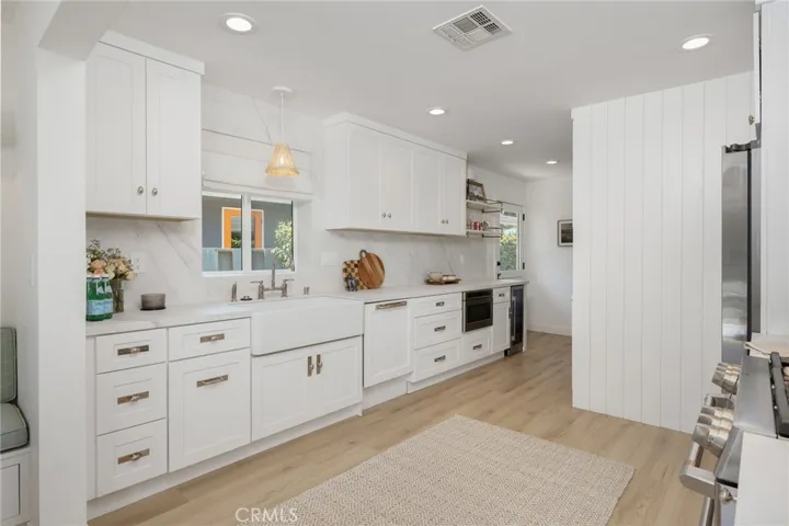 Remodeled kitchen, quartz counter tops, new appliances
