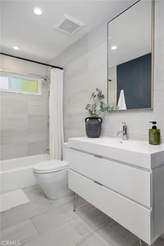 Bathtub
