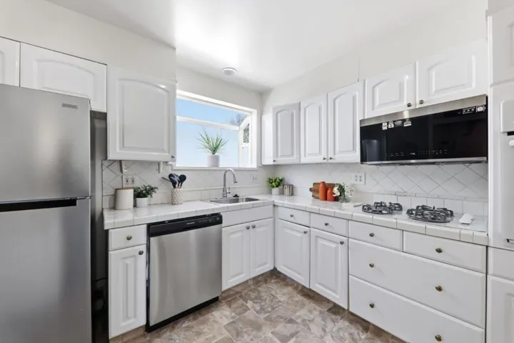 725 Clarinada Avenue, Daly City, California 94015