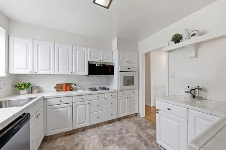 725 Clarinada Avenue, Daly City, California 94015