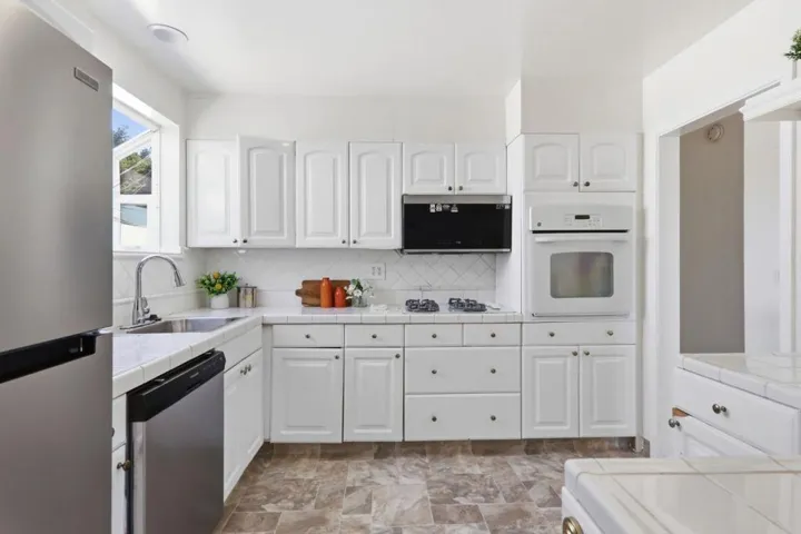 725 Clarinada Avenue, Daly City, California 94015