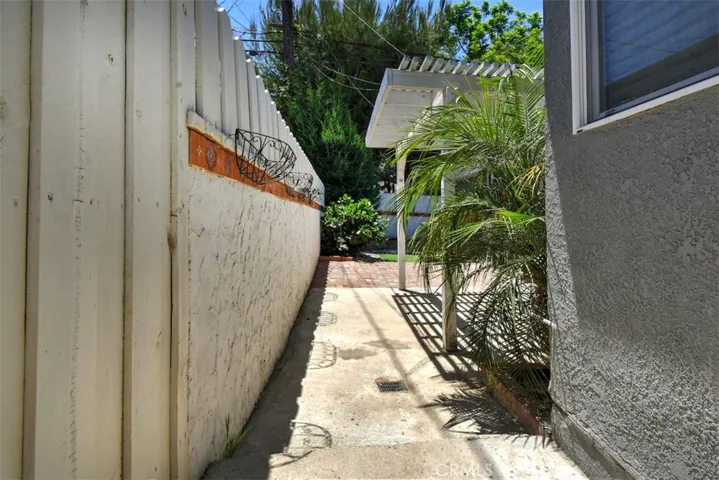 14334 1/2 Tiara, Van Nuys, California 91401
