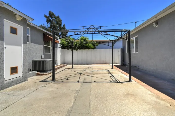 14334 1/2 Tiara, Van Nuys, California 91401