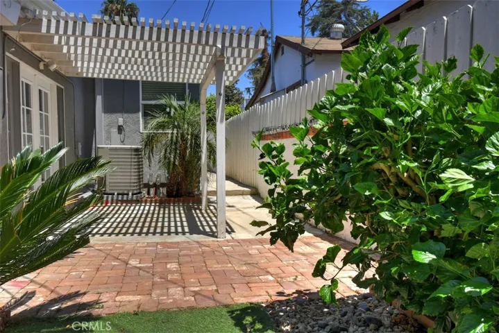 14334 1/2 Tiara, Van Nuys, California 91401
