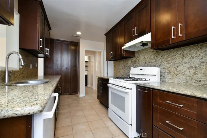 14334 1/2 Tiara, Van Nuys, California 91401