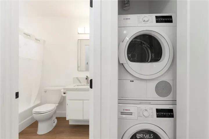 2nd Bathroom and Washer/Dryer