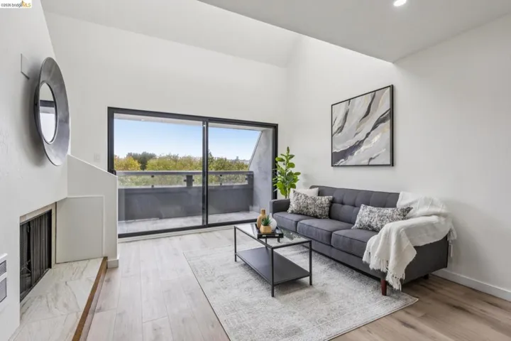 7 Embarcadero West 207, Oakland, California 94607