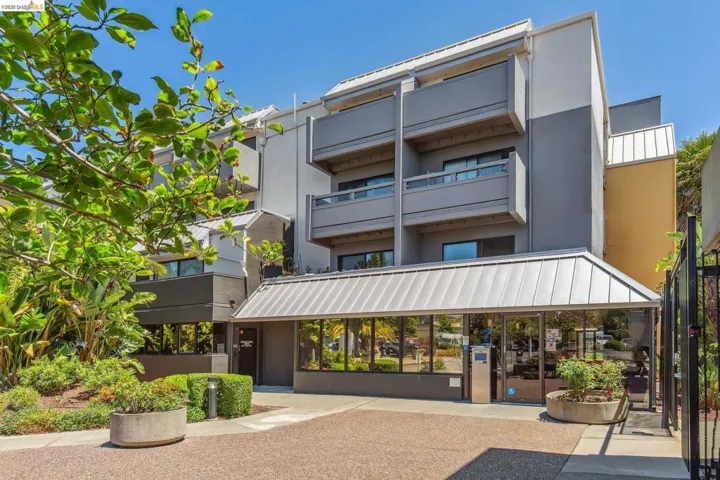 7 Embarcadero West 207, Oakland, California 94607
