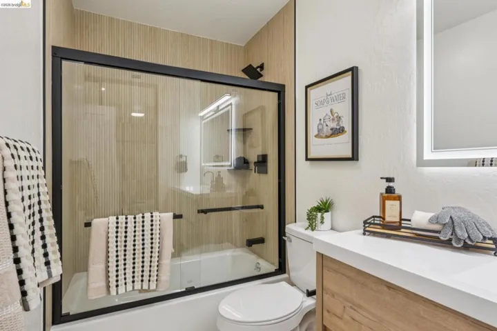 7 Embarcadero West 207, Oakland, California 94607