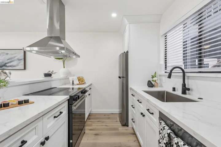 7 Embarcadero West 207, Oakland, California 94607
