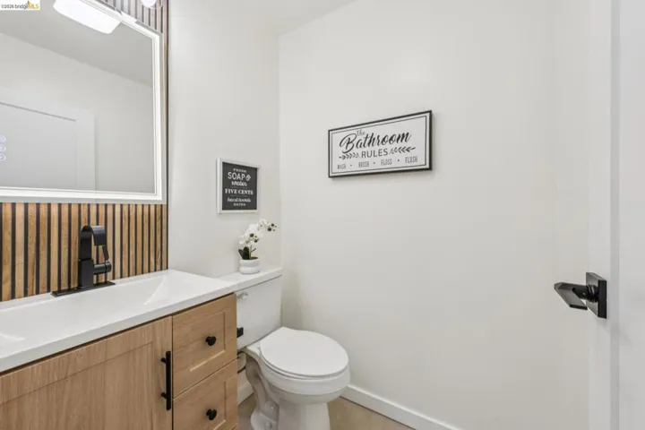 7 Embarcadero West 207, Oakland, California 94607
