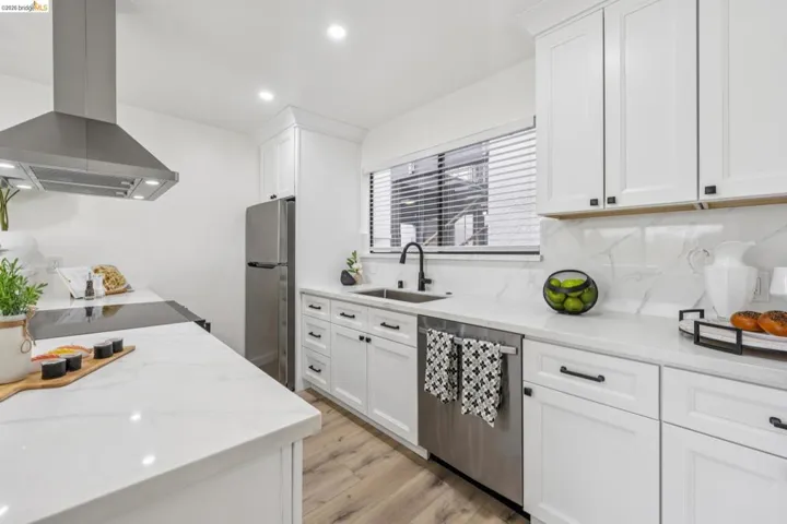 7 Embarcadero West 207, Oakland, California 94607