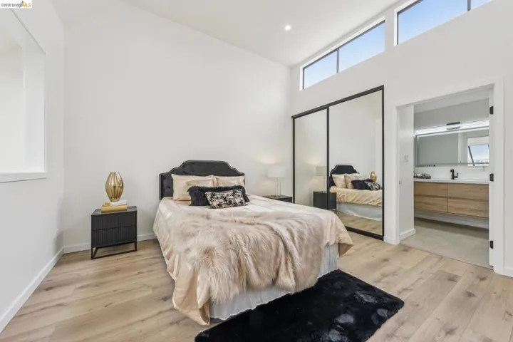 7 Embarcadero West 207, Oakland, California 94607
