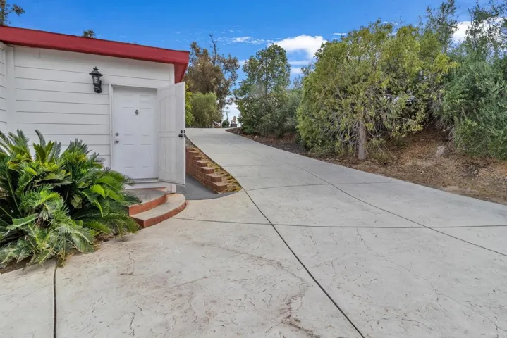 441 Rancho Santa Fe Road, Encinitas, California 92024