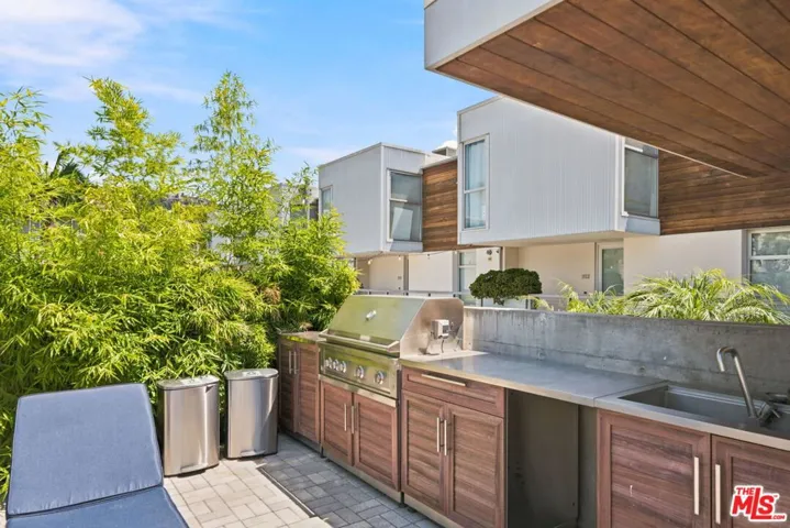 901 Hancock Avenue 201, West Hollywood, California 90069